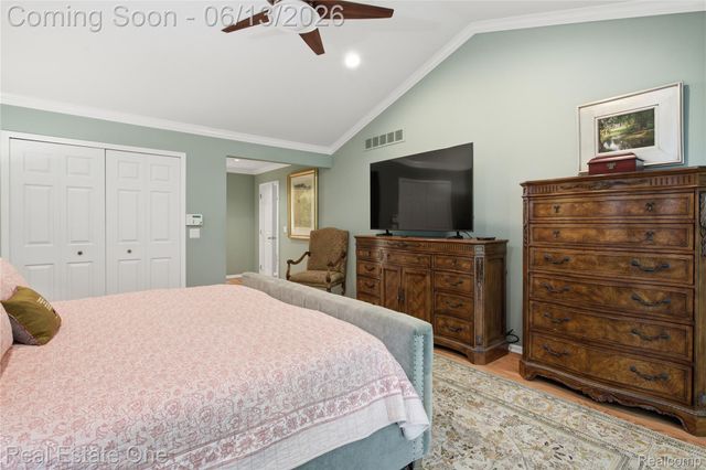 6011 Simsbury Court 12, West Bloomfield Charter Township, MI 48322