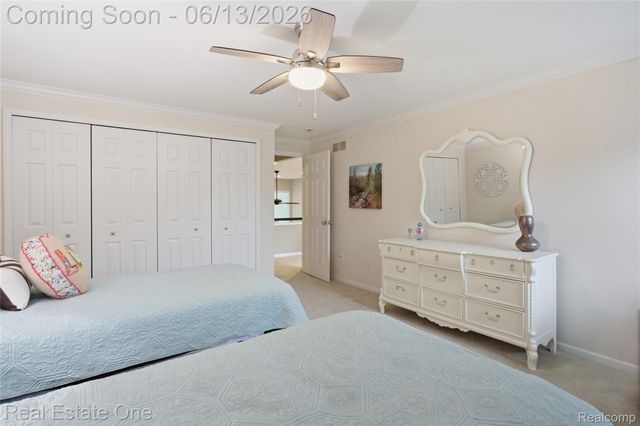 6011 Simsbury Court 12, West Bloomfield Charter Township, MI 48322