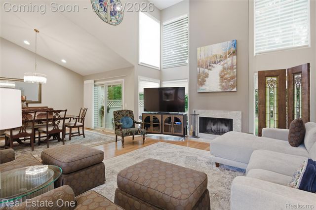 6011 Simsbury Court 12, West Bloomfield Charter Township, MI 48322