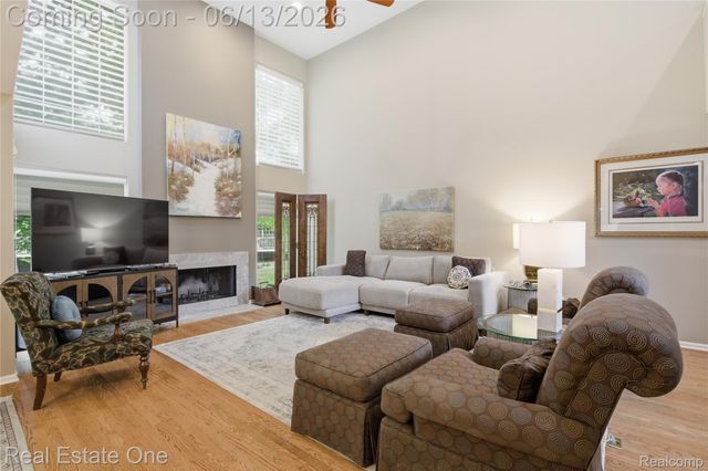 6011 Simsbury Court 12, West Bloomfield Charter Township, MI 48322