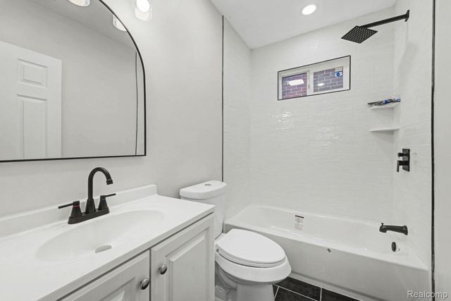 213 Avalon Street, Highland Park, MI 48203