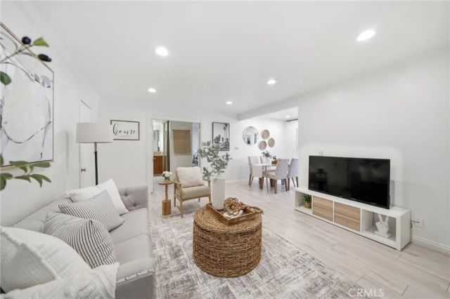 185 Streamwood, Irvine, CA 92620