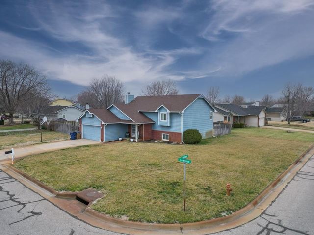 302 W Lockwood St, Wichita, KS 67217