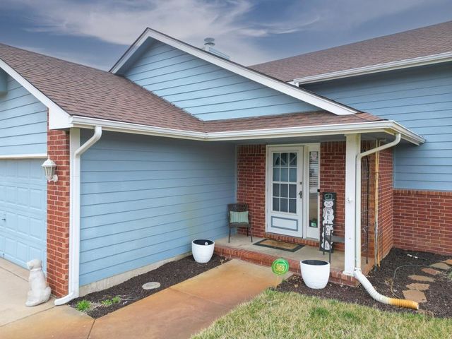 302 W Lockwood St, Wichita, KS 67217