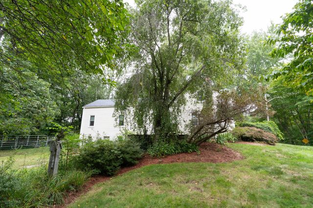 7 Huguenot Rd, Oxford, MA 01540