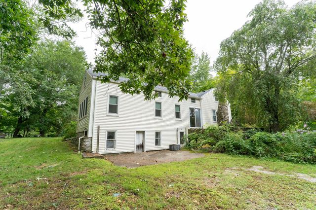 7 Huguenot Rd, Oxford, MA 01540