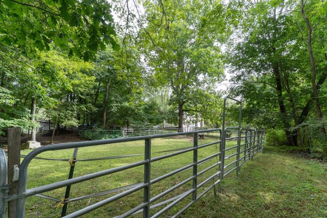 7 Huguenot Rd, Oxford, MA 01540