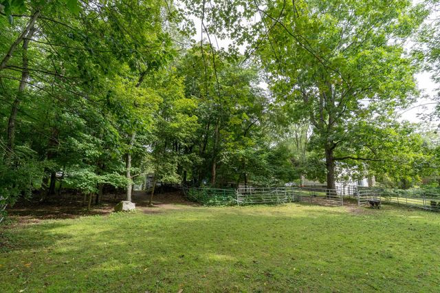 7 Huguenot Rd, Oxford, MA 01540