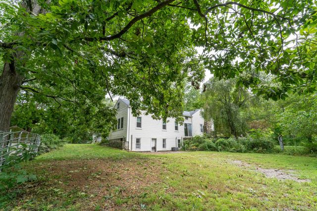 7 Huguenot Rd, Oxford, MA 01540