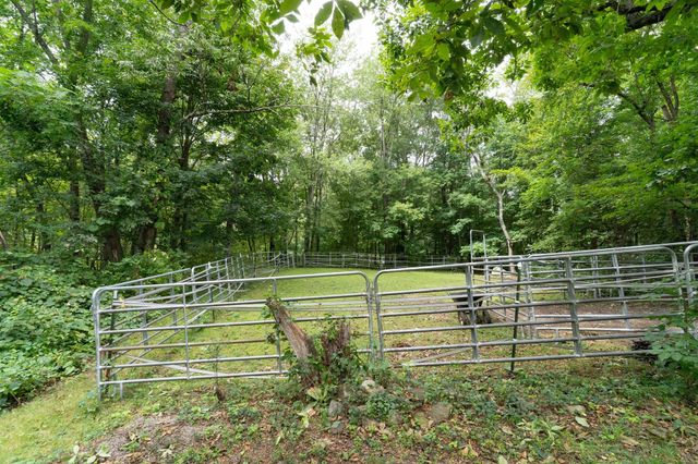 7 Huguenot Rd, Oxford, MA 01540