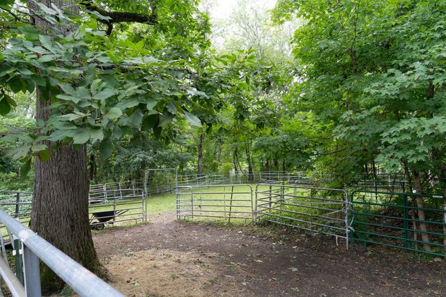 7 Huguenot Rd, Oxford, MA 01540