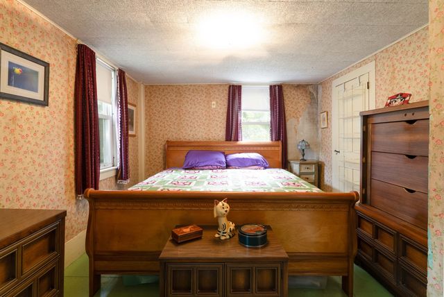 7 Huguenot Rd, Oxford, MA 01540