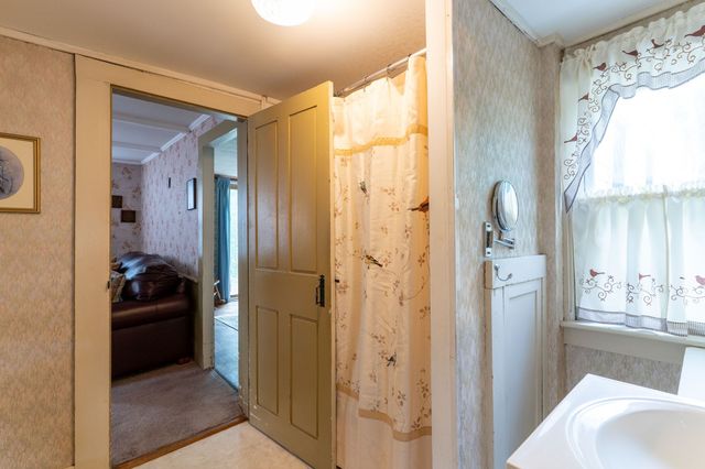 7 Huguenot Rd, Oxford, MA 01540