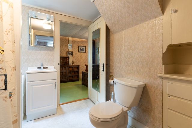 7 Huguenot Rd, Oxford, MA 01540