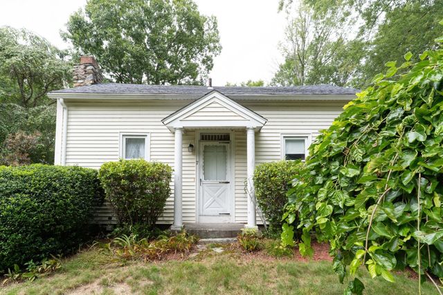 7 Huguenot Rd, Oxford, MA 01540