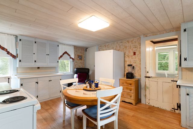 7 Huguenot Rd, Oxford, MA 01540