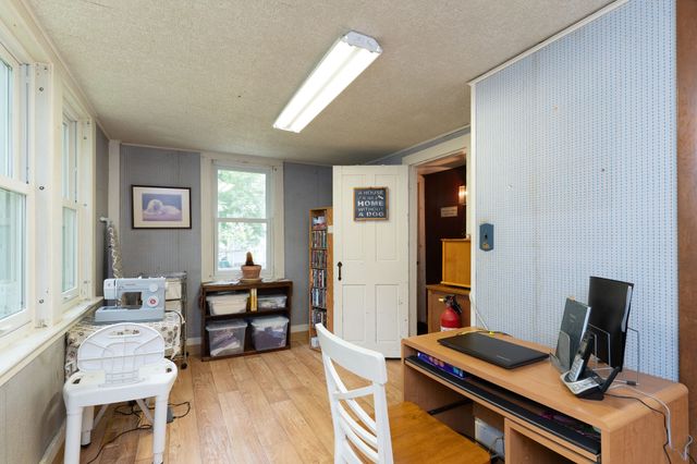 7 Huguenot Rd, Oxford, MA 01540