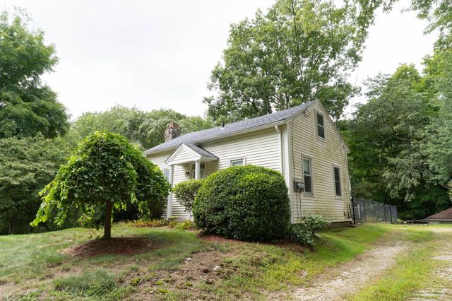 7 Huguenot Rd, Oxford, MA 01540