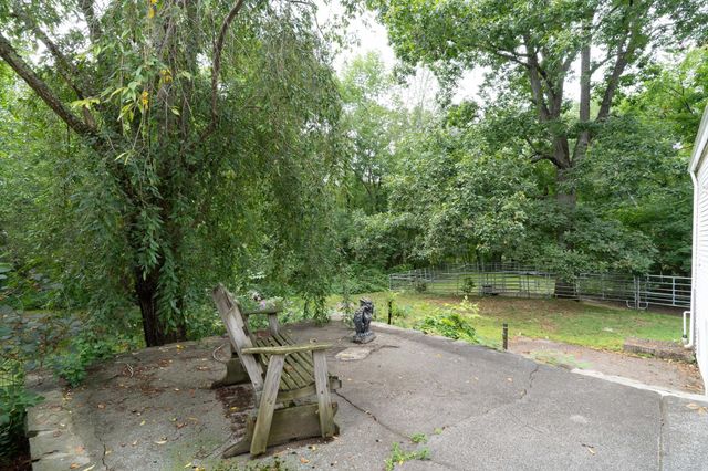 7 Huguenot Rd, Oxford, MA 01540