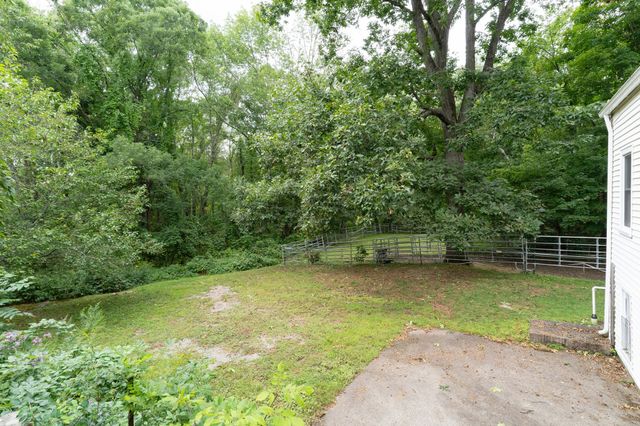 7 Huguenot Rd, Oxford, MA 01540