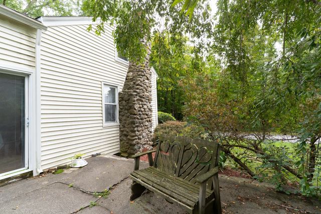 7 Huguenot Rd, Oxford, MA 01540