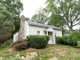 7 Huguenot Rd, Oxford, MA 01540