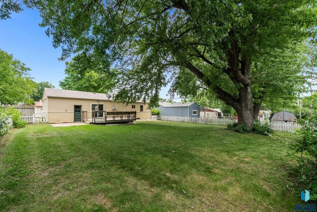 1705 S Point Dr Drive, Sioux Falls, SD 57103