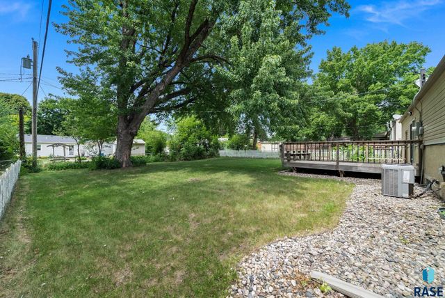 1705 S Point Dr Drive, Sioux Falls, SD 57103