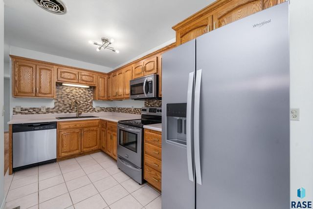 1705 S Point Dr Drive, Sioux Falls, SD 57103