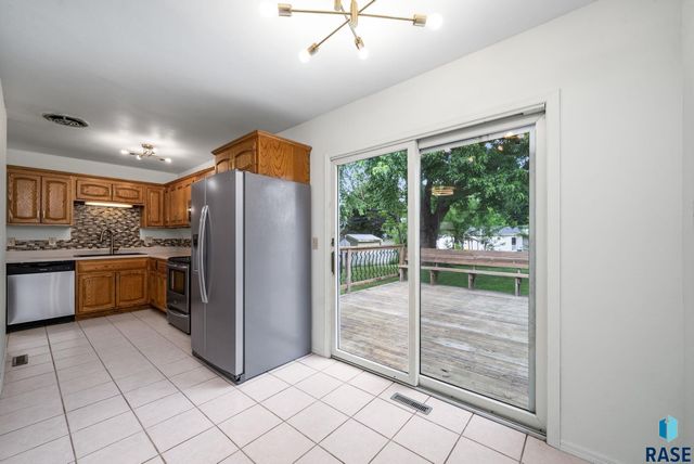 1705 S Point Dr Drive, Sioux Falls, SD 57103