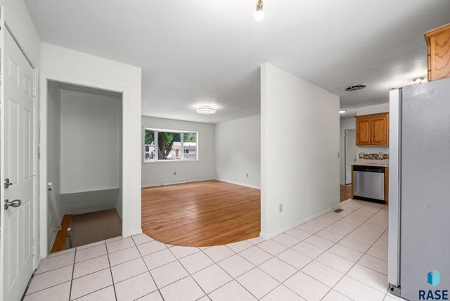 1705 S Point Dr Drive, Sioux Falls, SD 57103