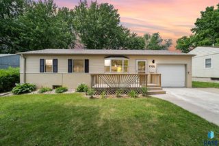 1705 S Point Dr Drive, Sioux Falls, SD 57103