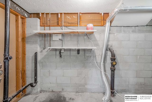14706 Monroe Street, Omaha, NE 68137