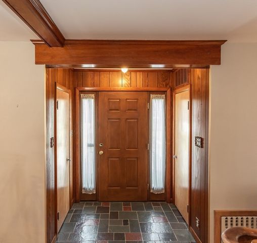 123 James St, Acushnet, MA 02743
