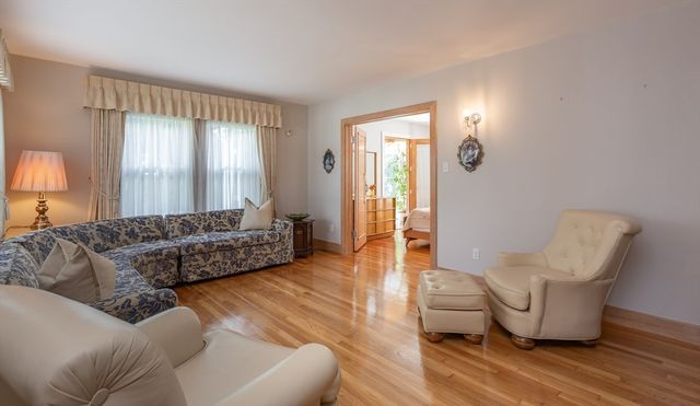 123 James St, Acushnet, MA 02743