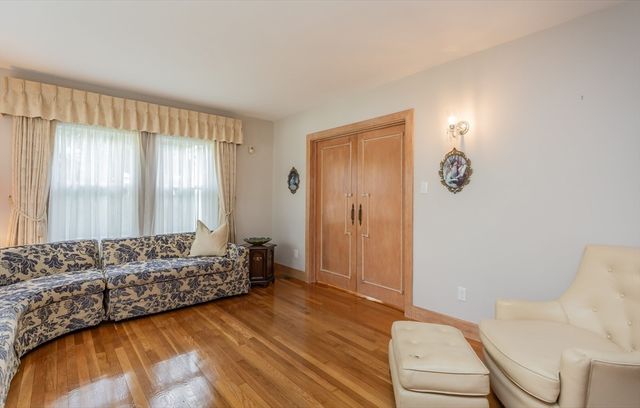123 James St, Acushnet, MA 02743