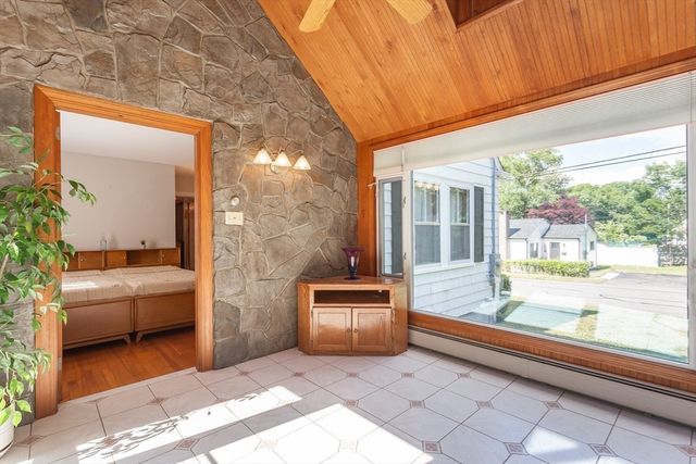 123 James St, Acushnet, MA 02743