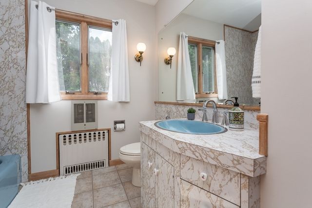 123 James St, Acushnet, MA 02743