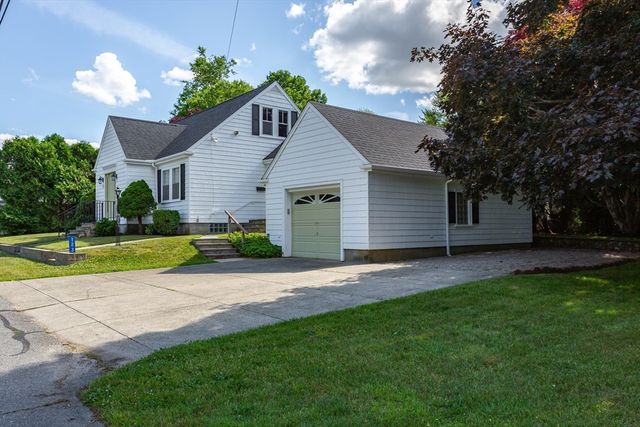 123 James St, Acushnet, MA 02743