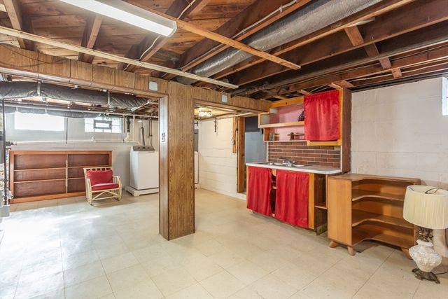 123 James St, Acushnet, MA 02743