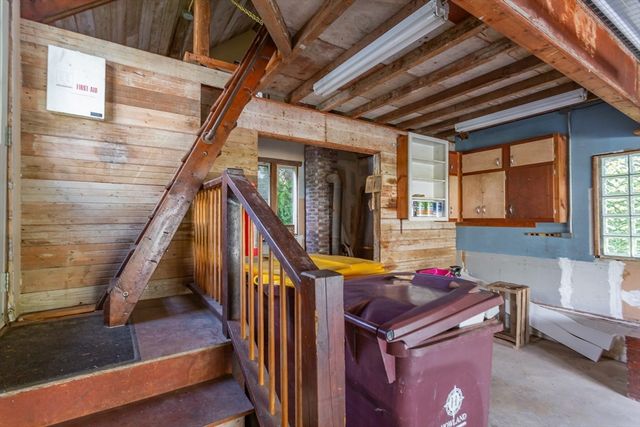 123 James St, Acushnet, MA 02743