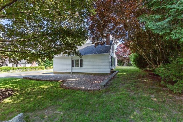 123 James St, Acushnet, MA 02743