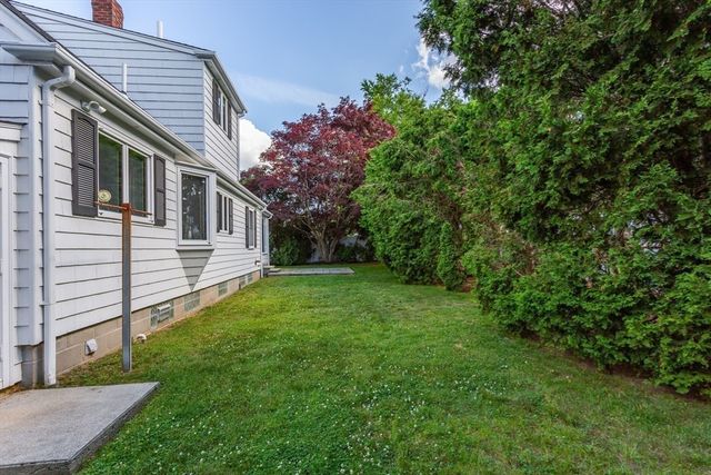 123 James St, Acushnet, MA 02743