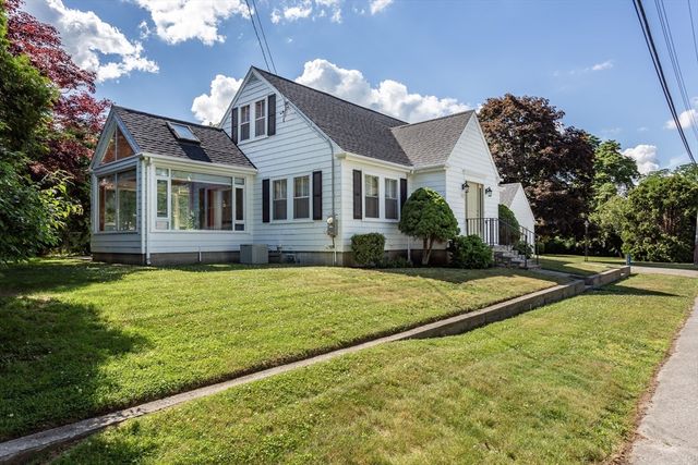123 James St, Acushnet, MA 02743