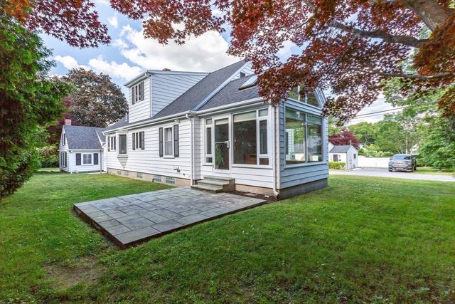 123 James St, Acushnet, MA 02743