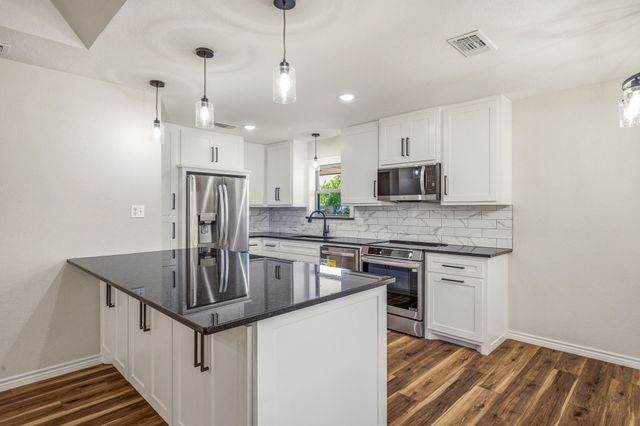 1318 Fairway Drive, Graham, TX 76450
