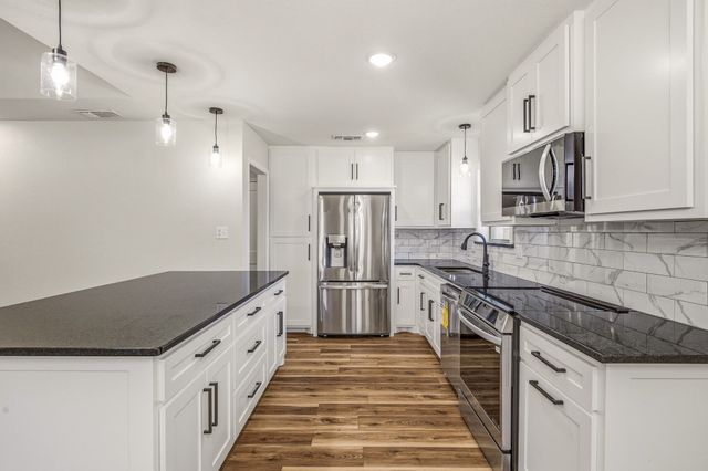 1318 Fairway Drive, Graham, TX 76450