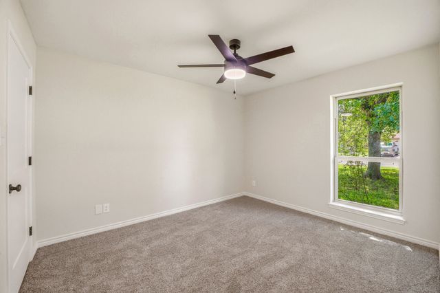 1318 Fairway Drive, Graham, TX 76450