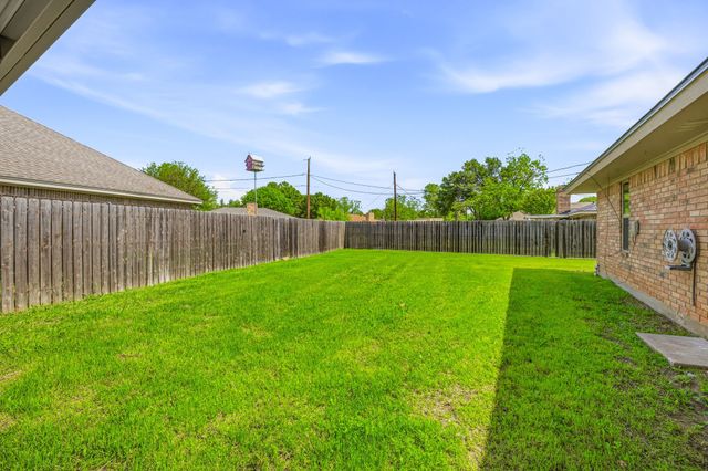1318 Fairway Drive, Graham, TX 76450