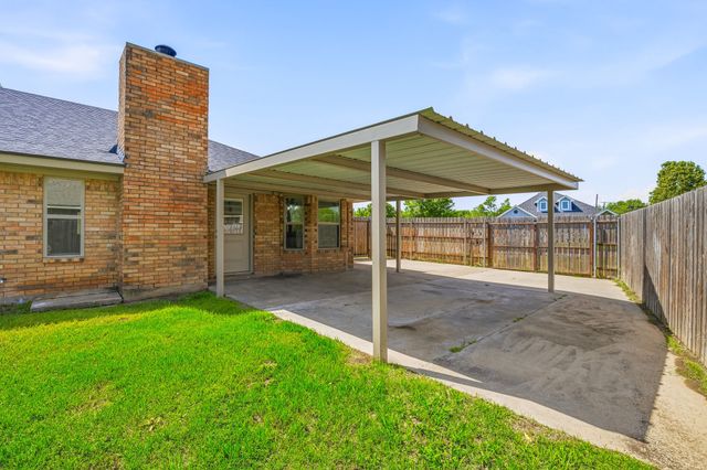 1318 Fairway Drive, Graham, TX 76450